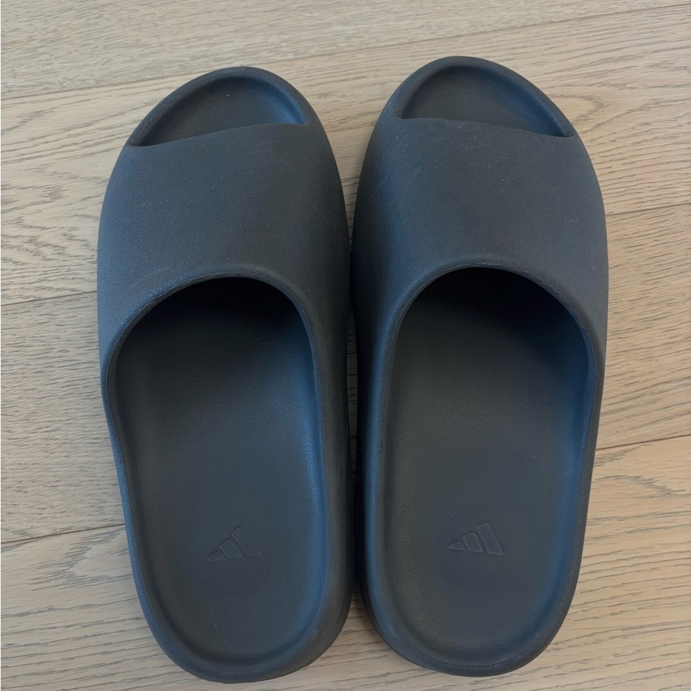 Adidas Yeezy Slides Onyx Size 11 - Picture 2 of 2